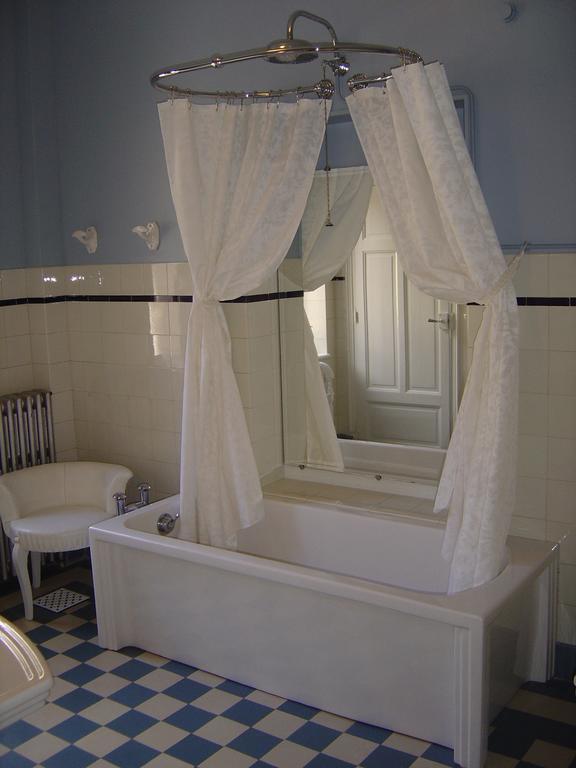 Le Terrondou Hotel Vic-sur-Cere Room photo
