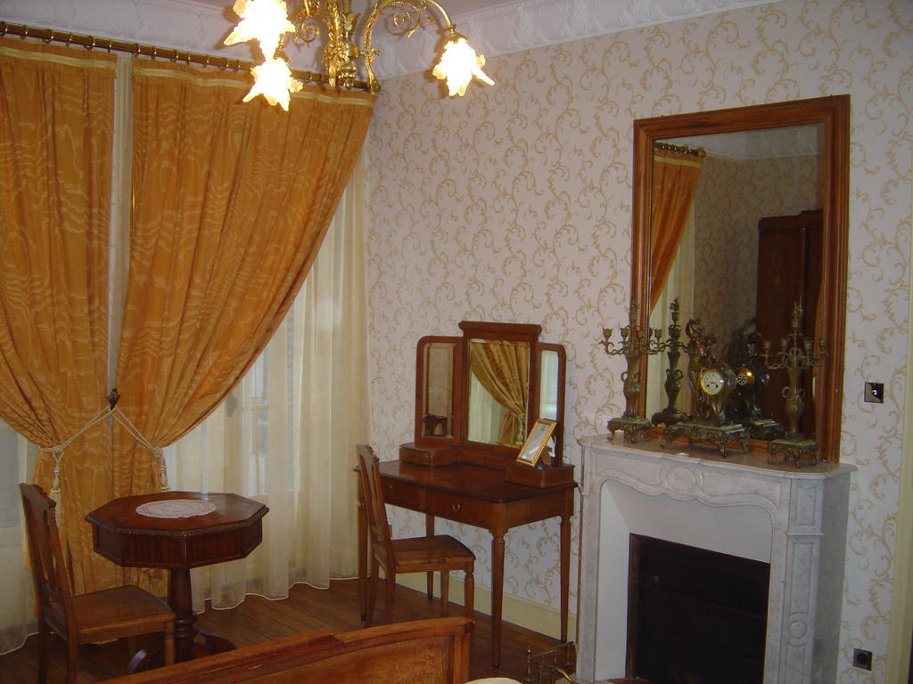 Le Terrondou Hotel Vic-sur-Cere Room photo