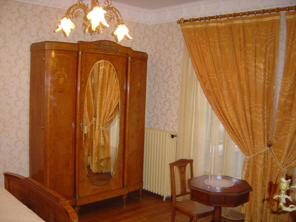 Le Terrondou Hotel Vic-sur-Cere Room photo