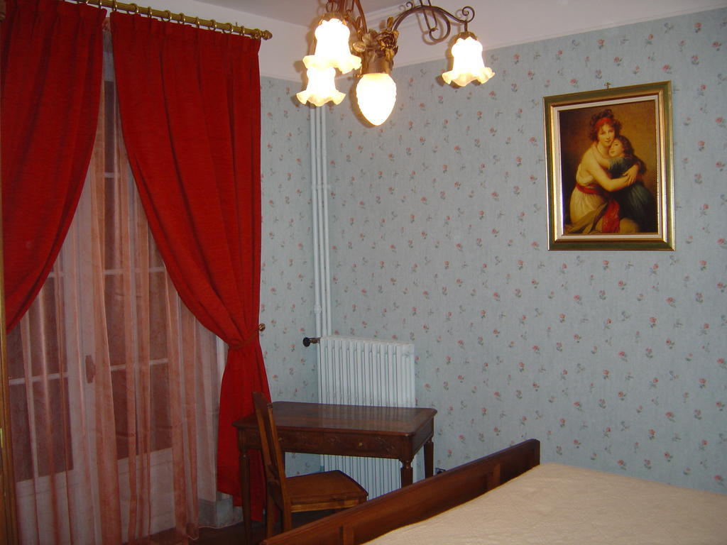Le Terrondou Hotel Vic-sur-Cere Exterior photo