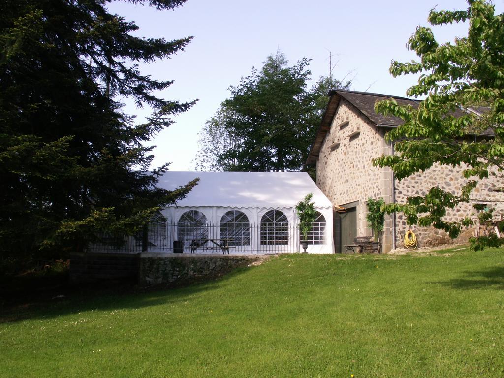 Le Terrondou Hotel Vic-sur-Cere Exterior photo